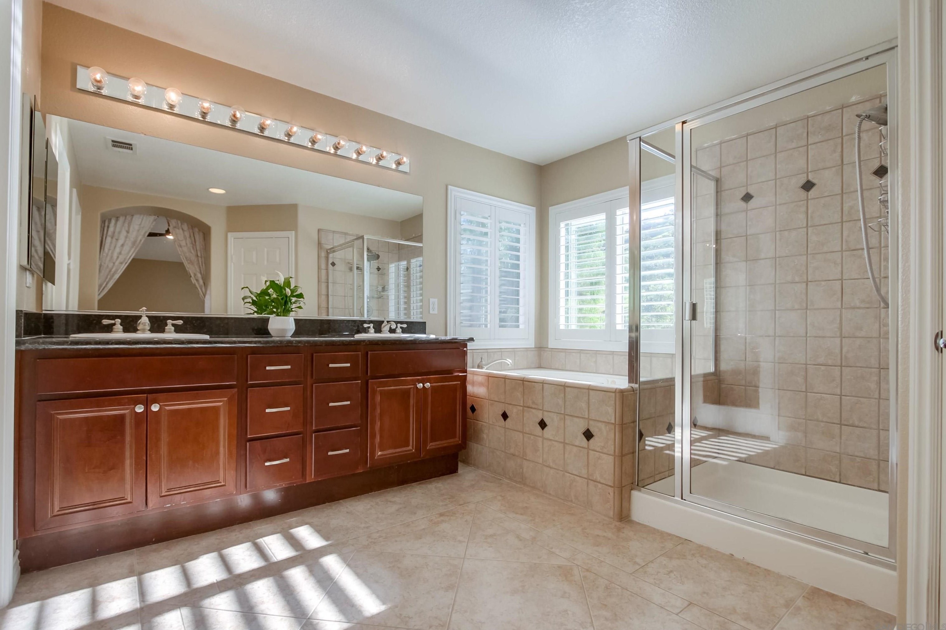 273 Oak Valley Ln, Escondido CA  92027-5338 exterior