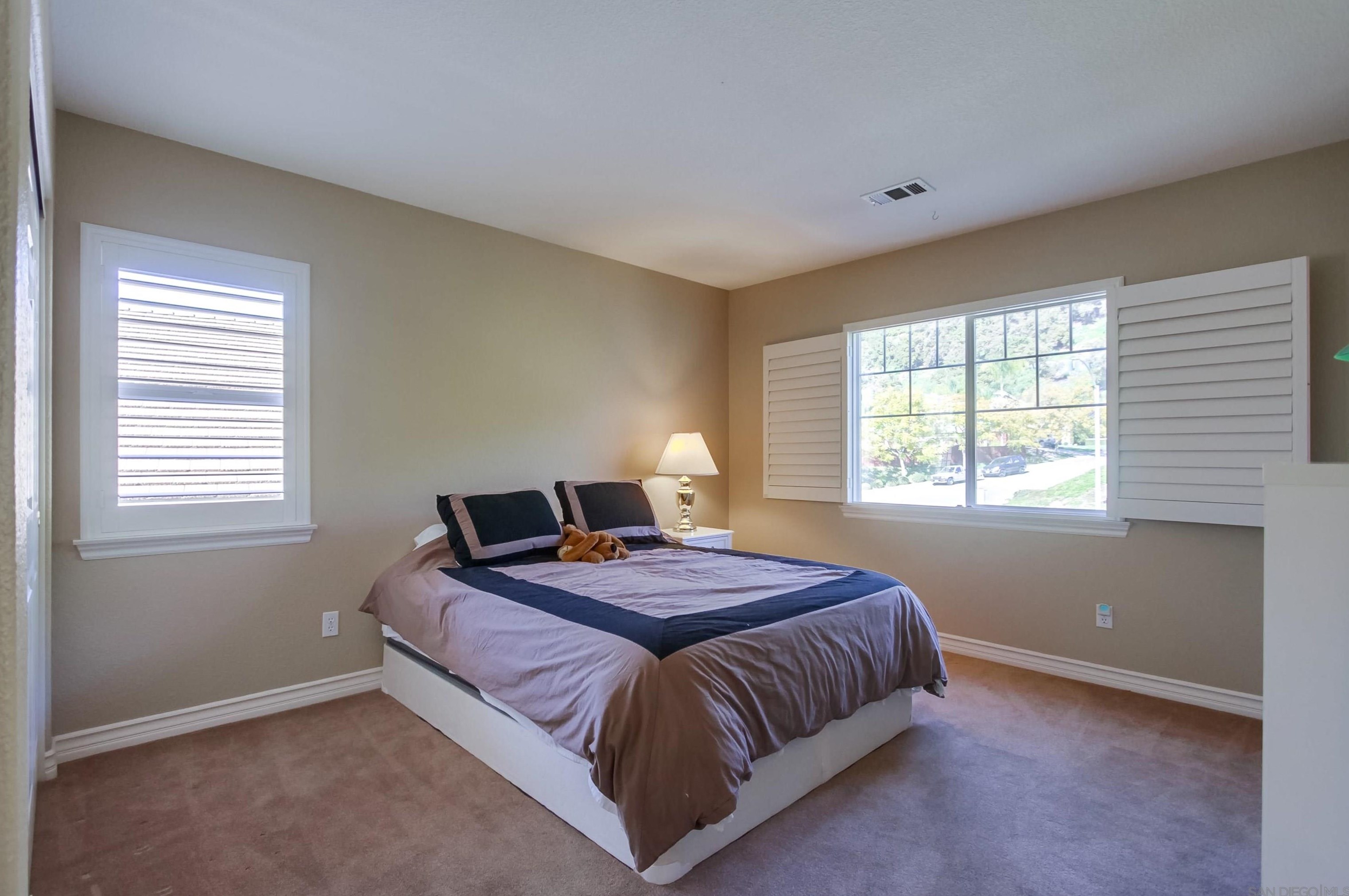 273 Oak Valley Ln, Escondido CA  92027-5338 exterior