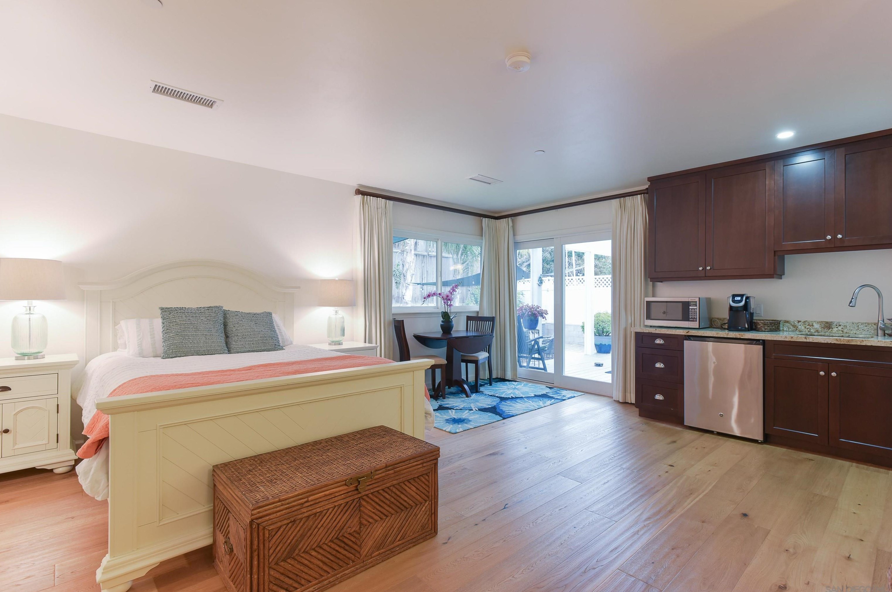 222-24 Barbara Ave, Solana Beach CA  92075-1232 exterior