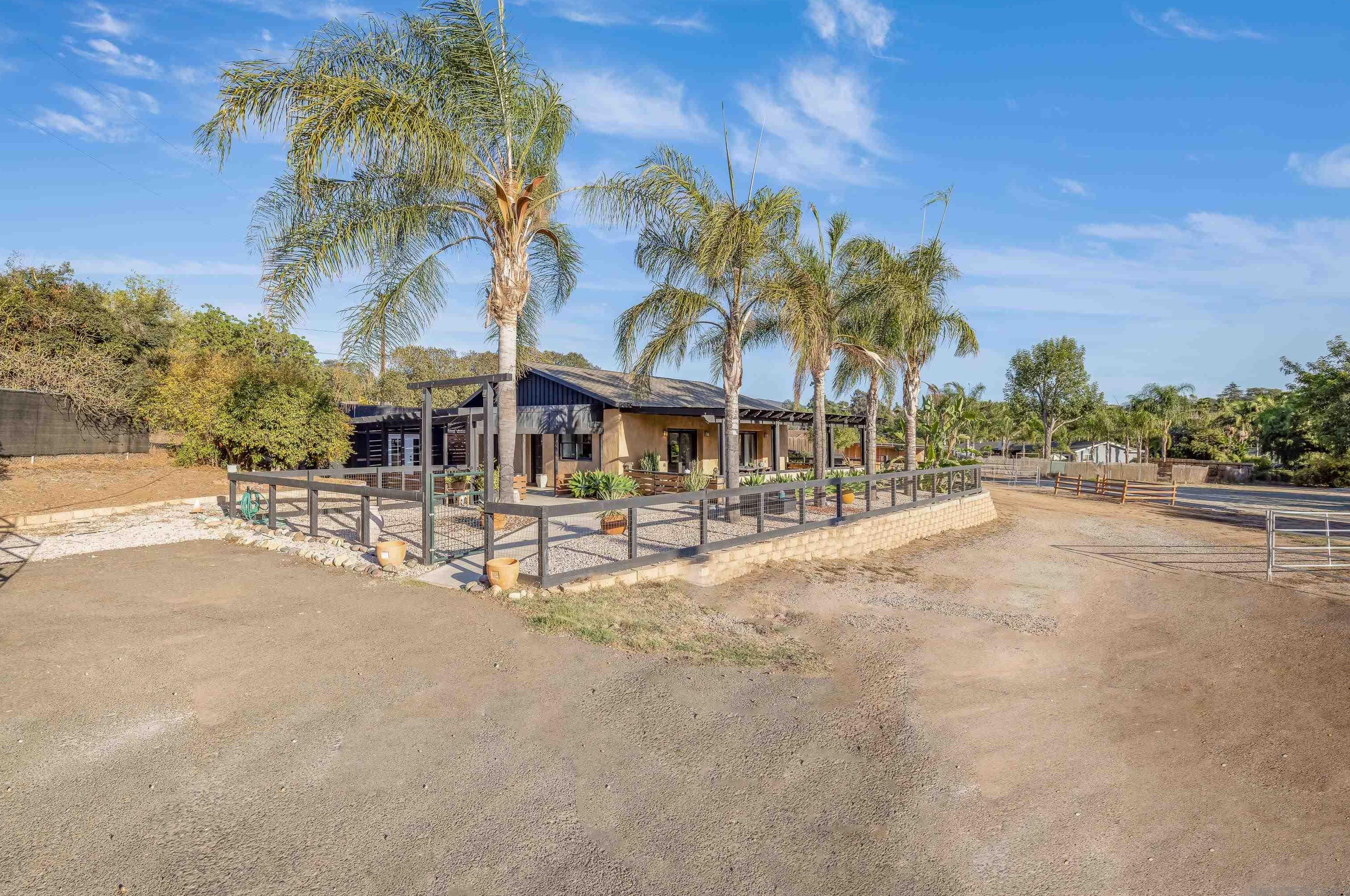 2433 Stockton Ln, Vista, CA 92084