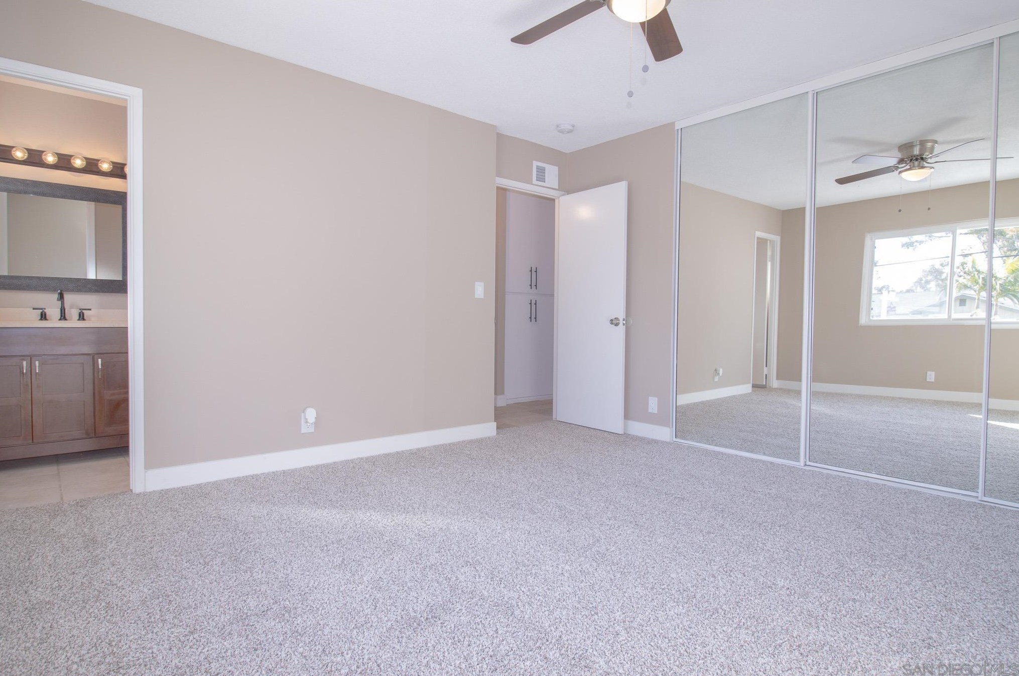 553 Douglas St, Chula Vista CA  91910-6404 exterior