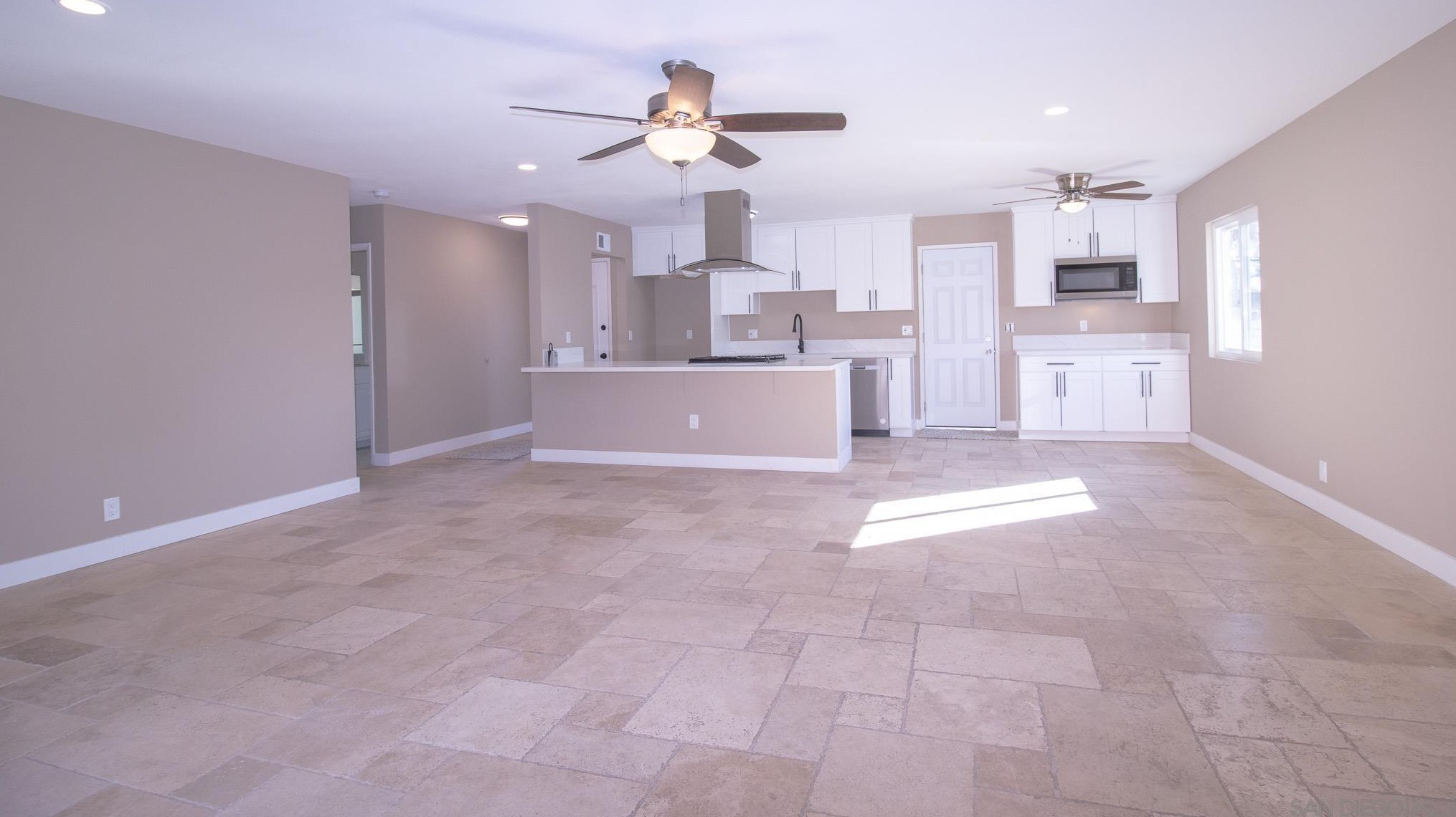 553 Douglas St, Chula Vista CA  91910-6404 exterior