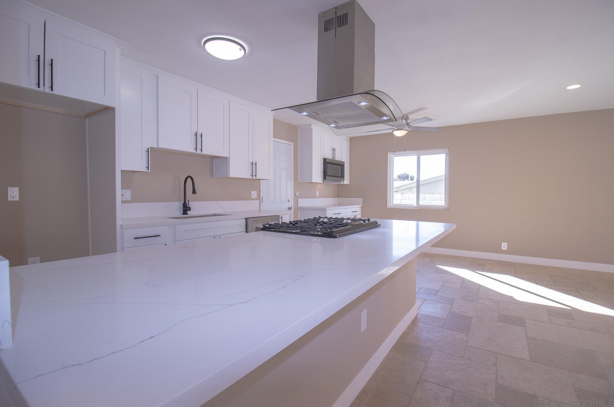 553 Douglas St, Chula Vista CA  91910-6404 exterior