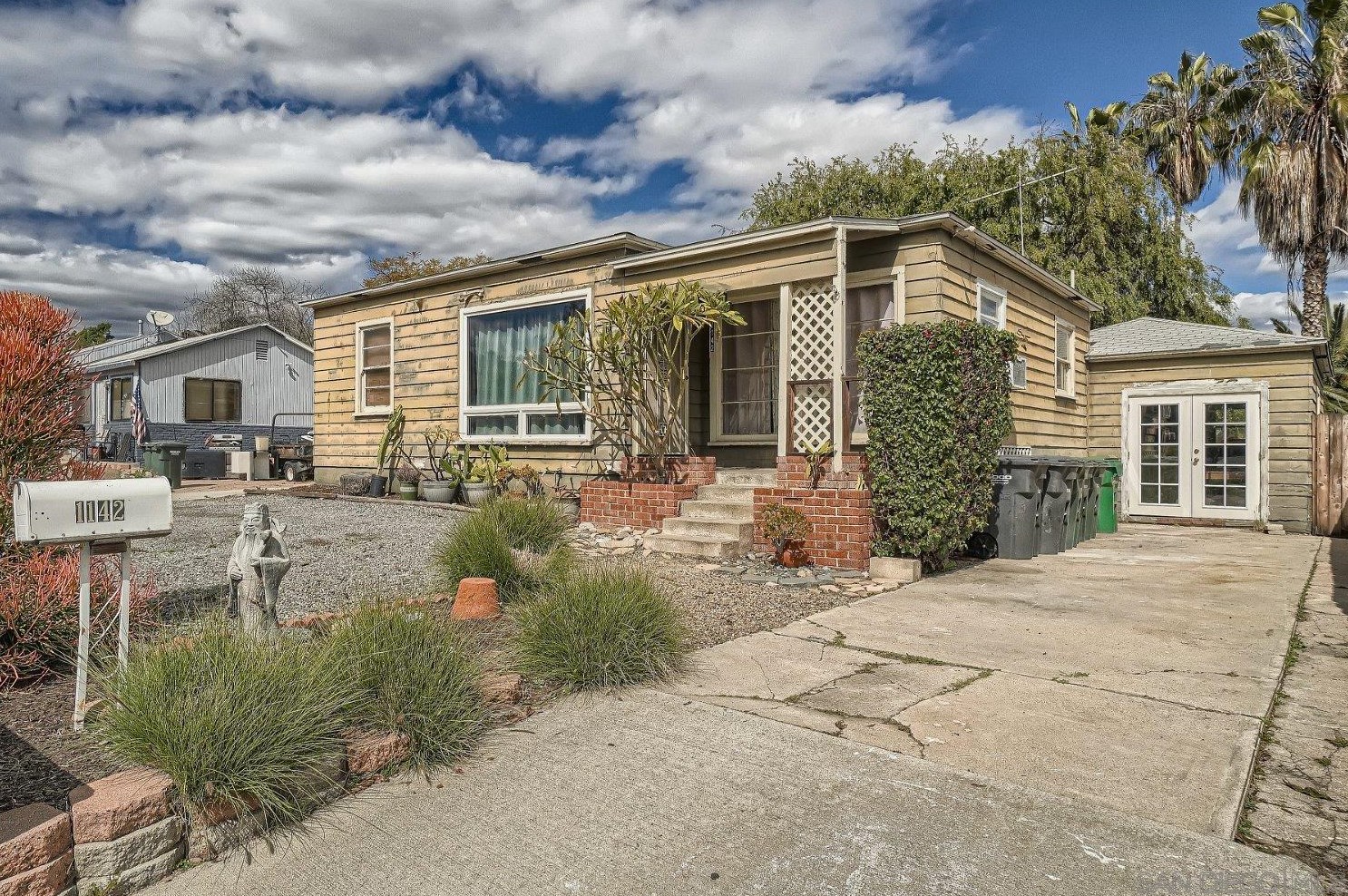 1142 W Chase Ave, El Cajon, CA 92020