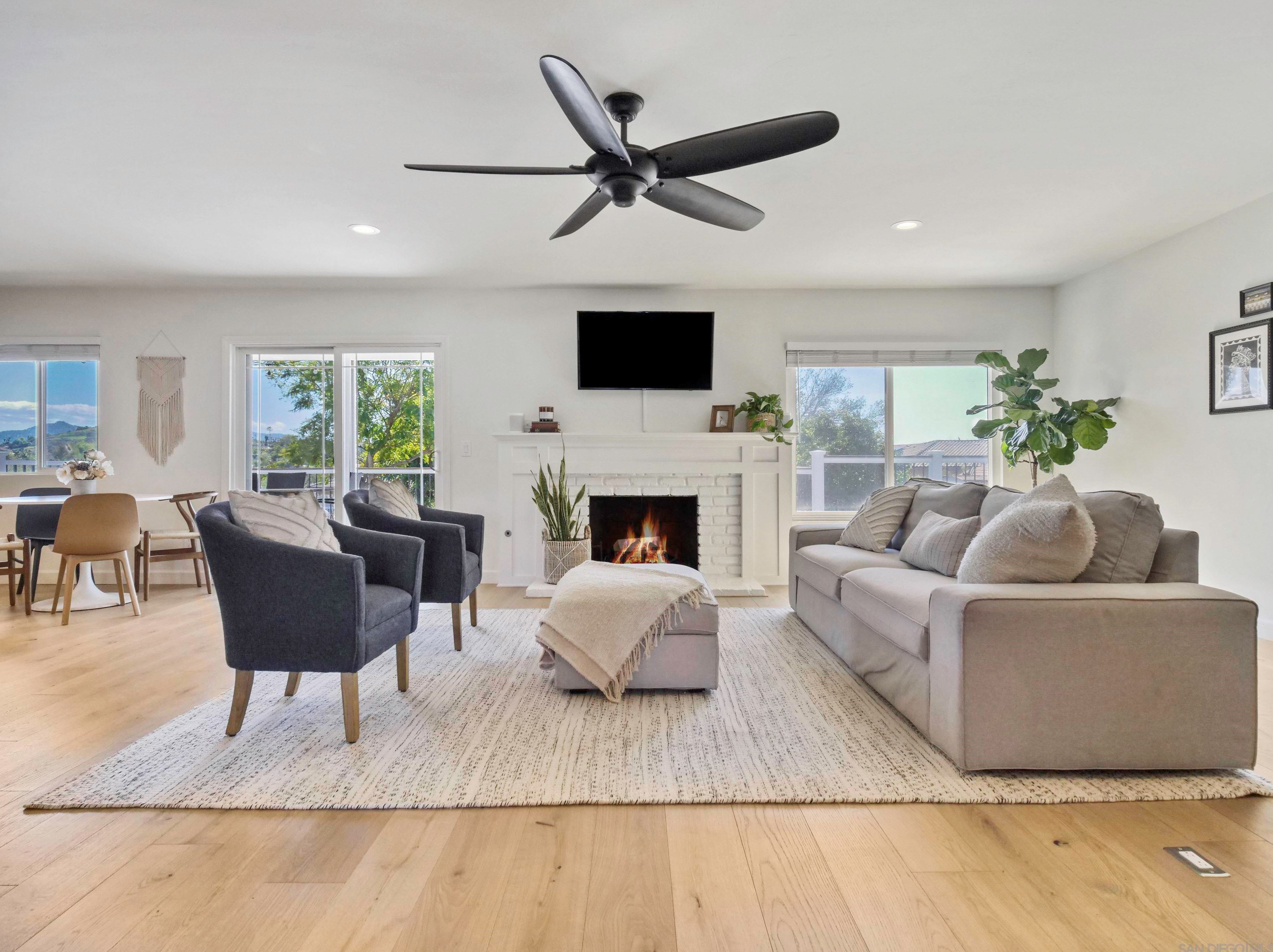 1161 Suburban Hills Dr, Escondido, CA 92027