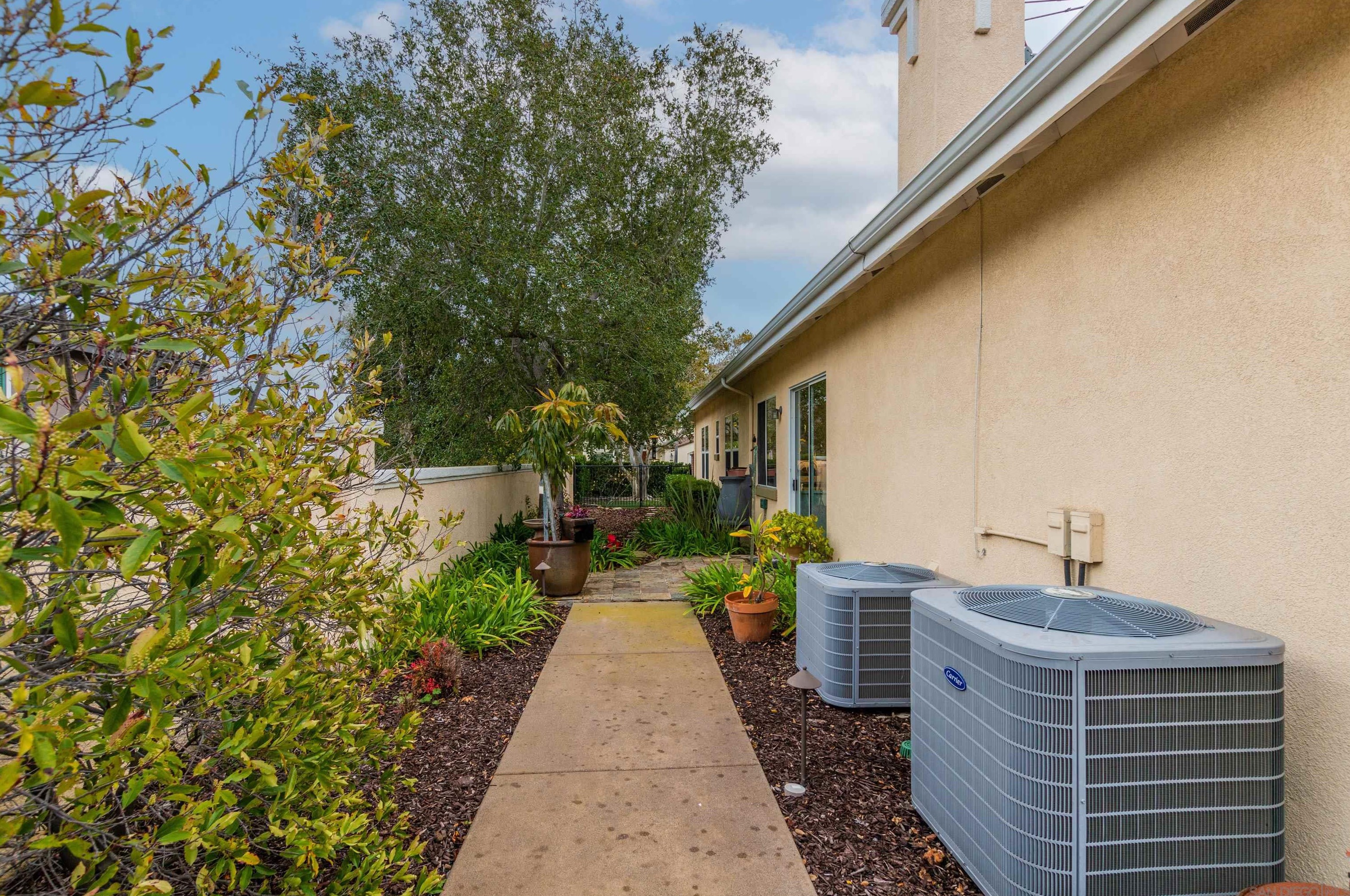 11772 Treadwell Dr, Poway CA  92064-6122 exterior