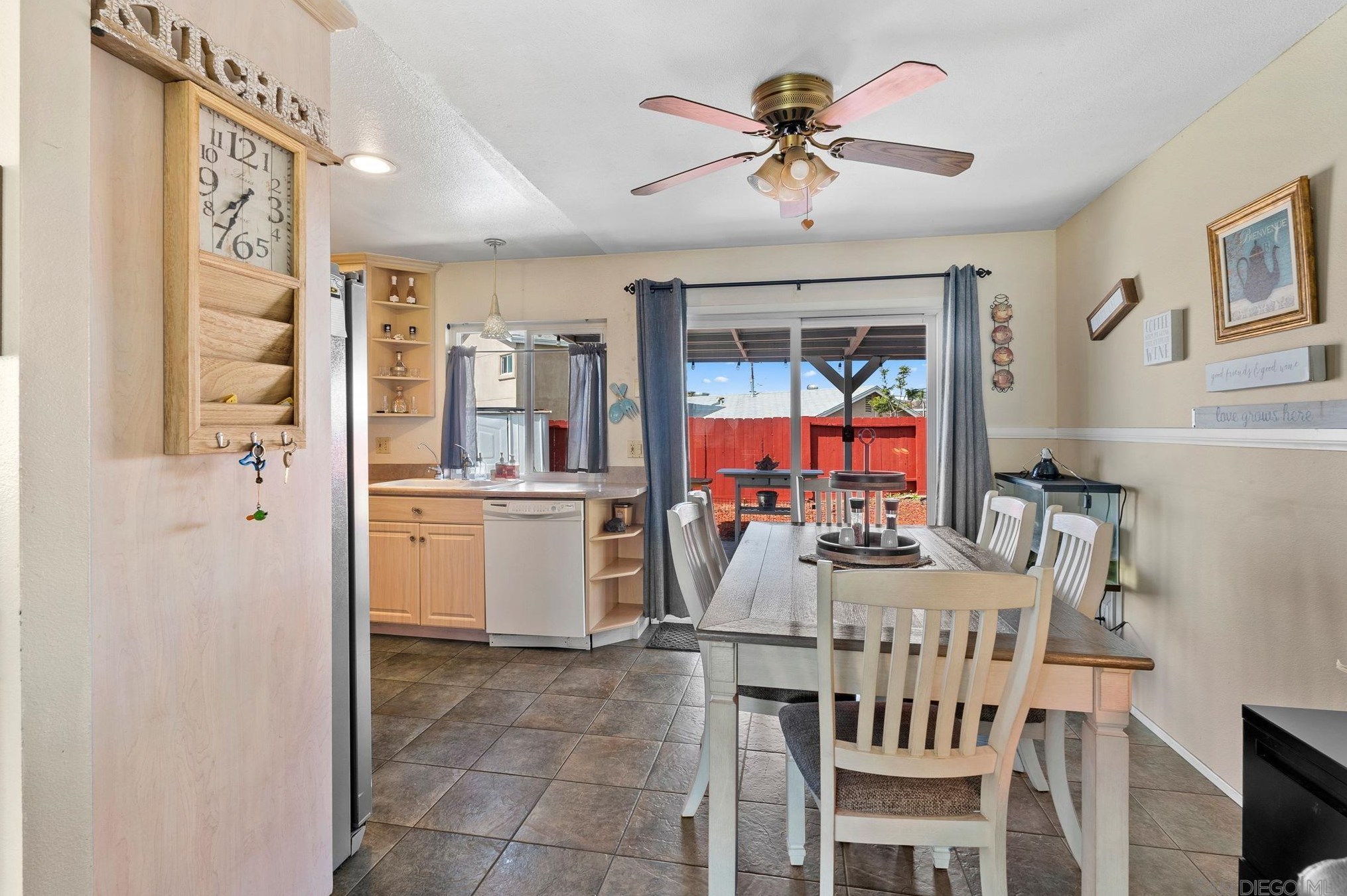 463 Thrush St, Chula Vista CA  91911-3846 exterior