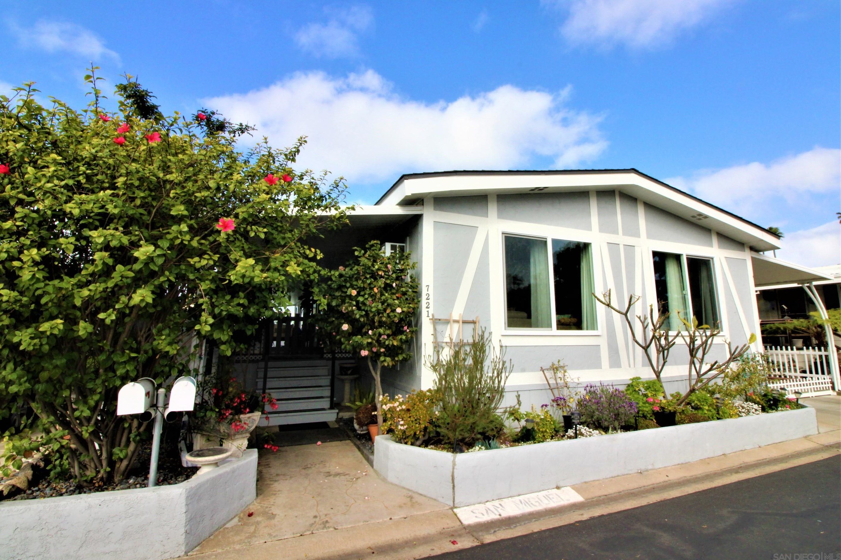 7221 San Miguel Dr, Carlsbad, CA 92011