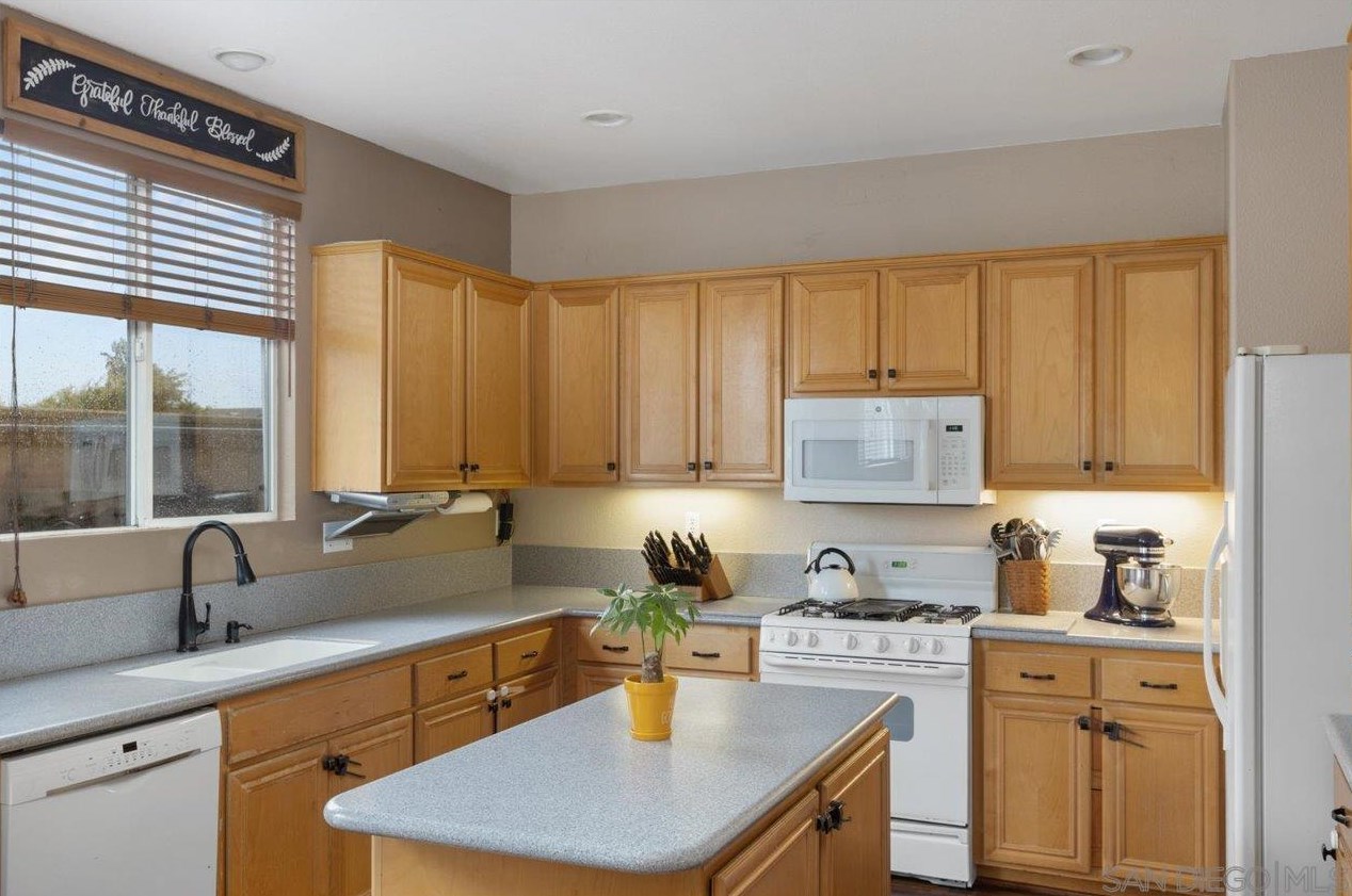 1168 Battle Creek Rd, Chula Vista, CA 91913-1664