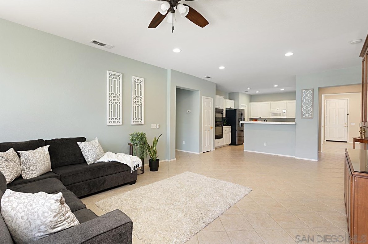 42531 Swoboda Ct, Temecula CA  92592-8184 exterior