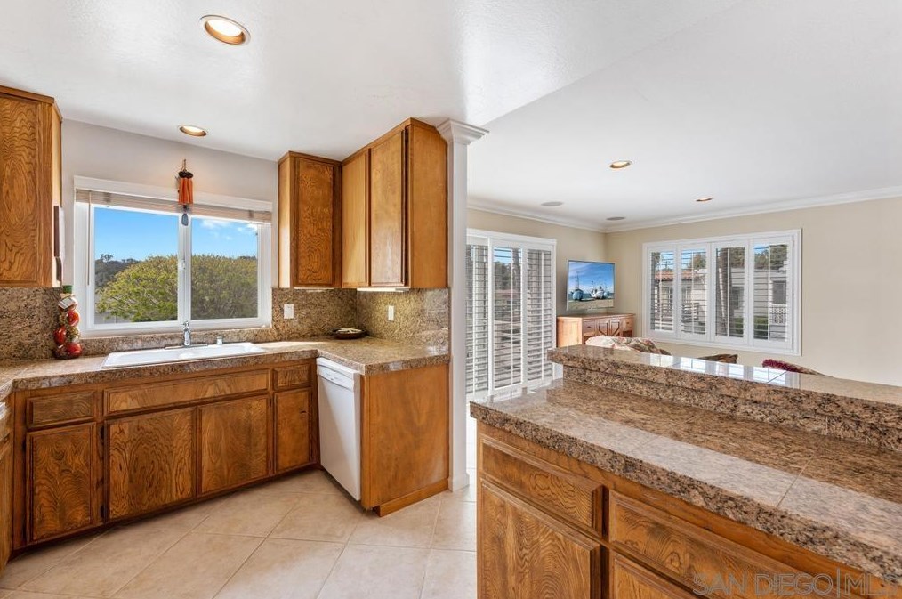 852 Viva Ct, Solana Beach, CA 92075