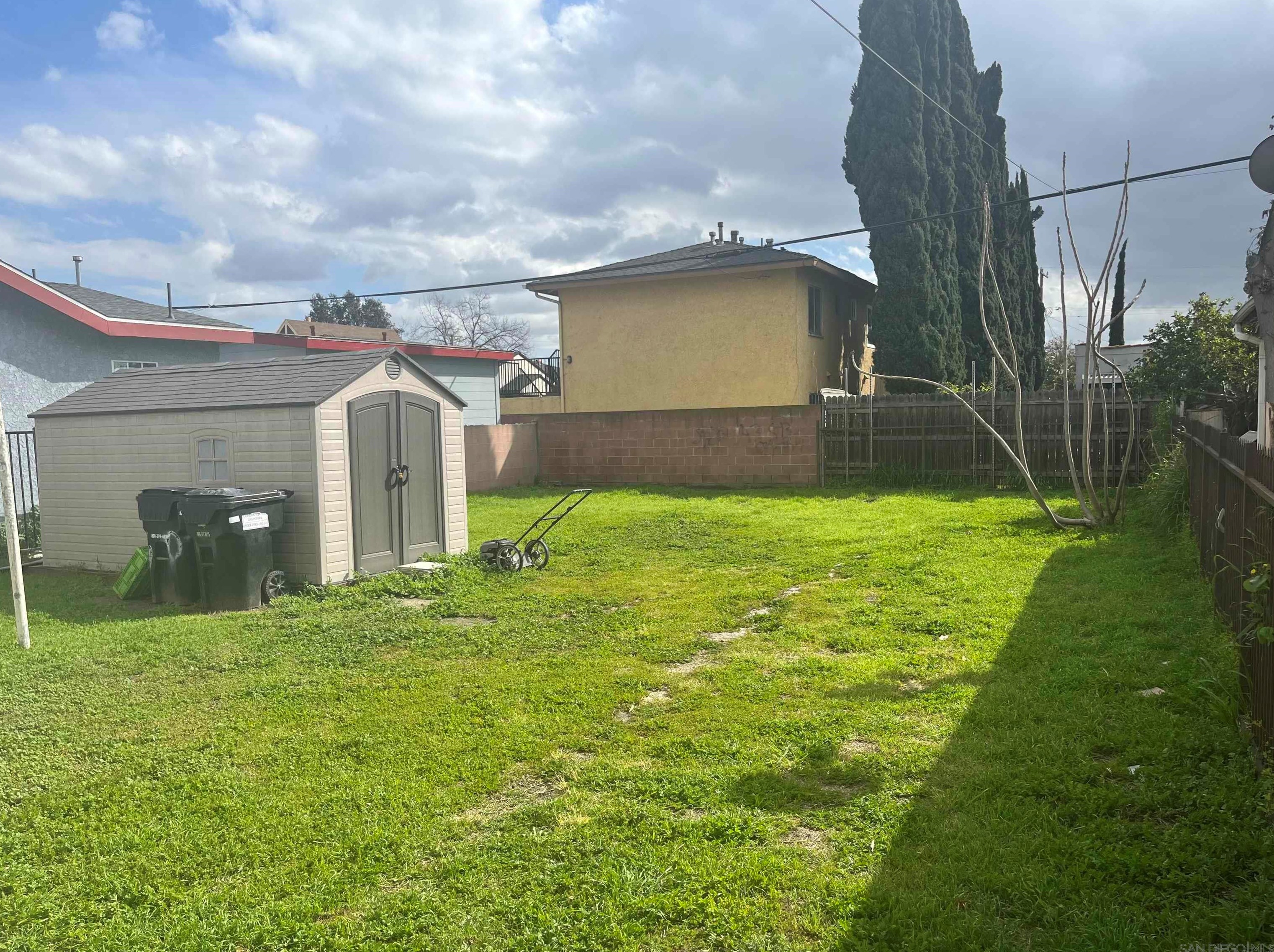 1406 60th St, Los Angeles, CA 90001-1217
