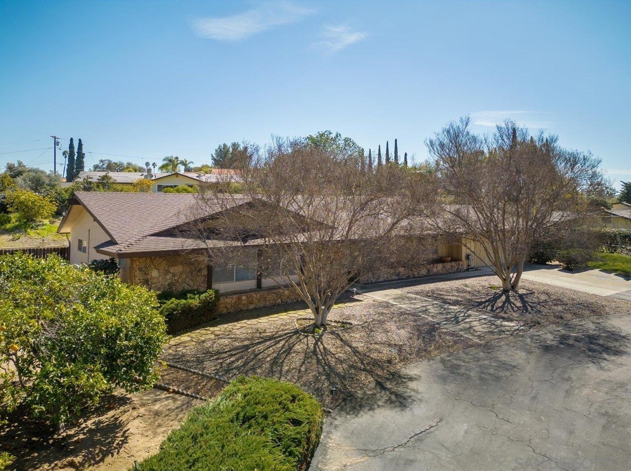 755 17th Ave, Escondido, CA 92025-6342