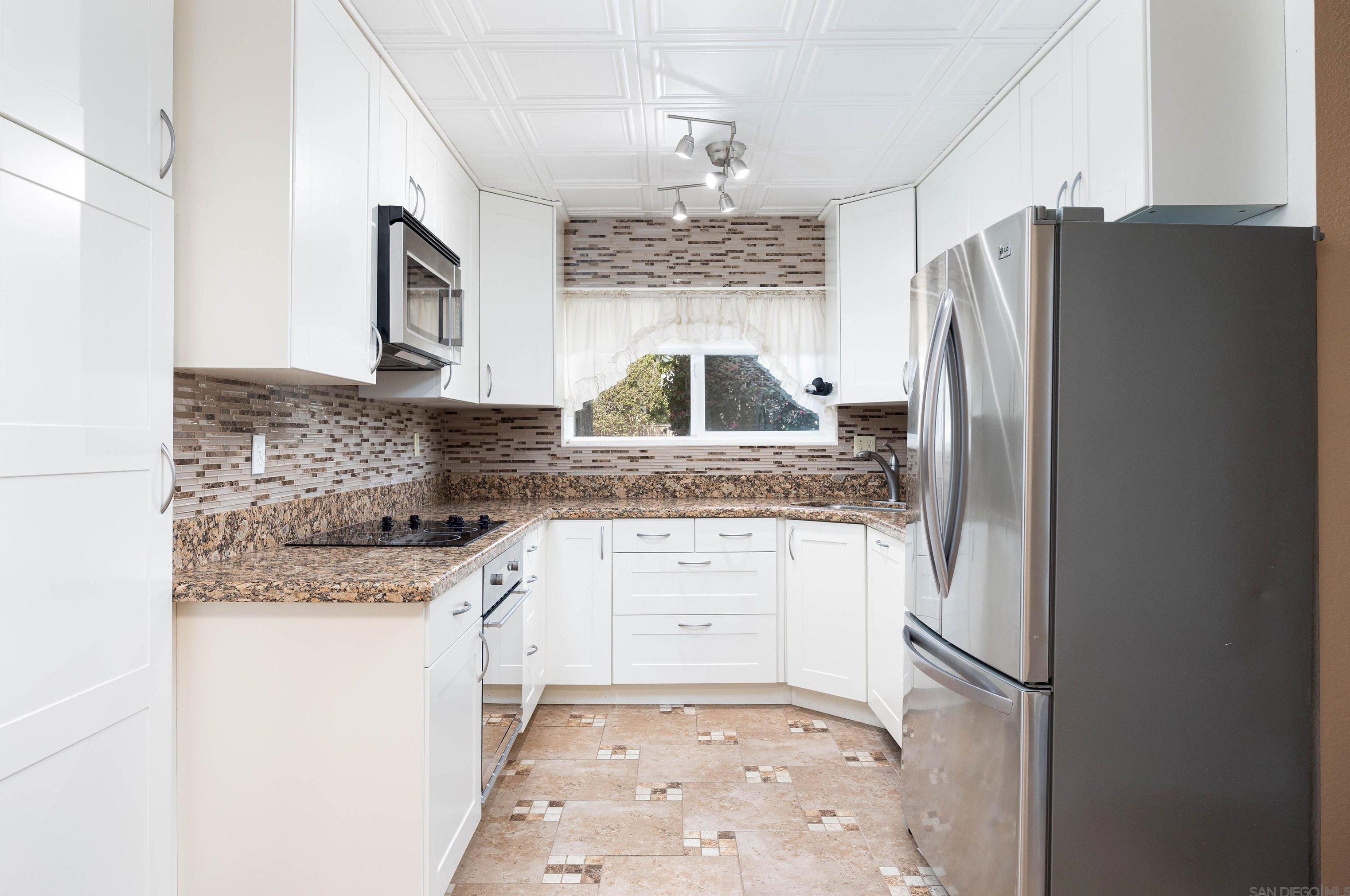 1429 Esperanza Way, Escondido, CA 92027-1350