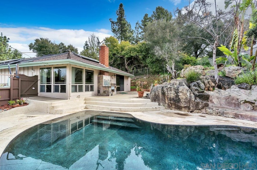 9274 Camino Paz Ln, La Mesa, CA 91941