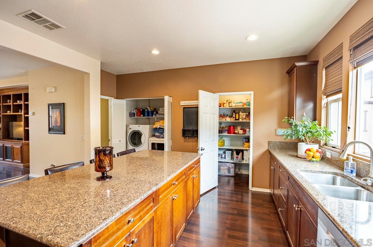 1908 Montilla St, Santee CA  92071-5652 exterior