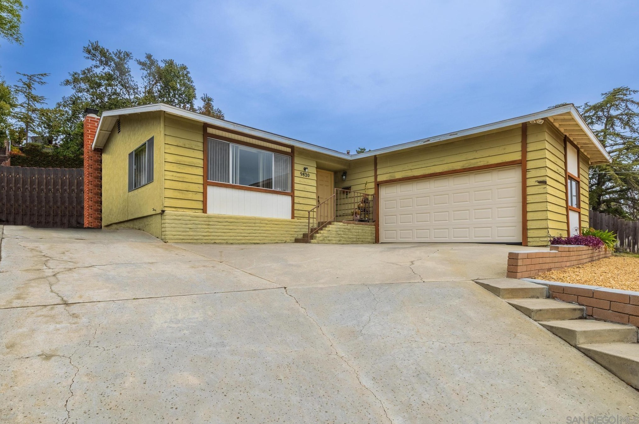9820 Murray Dr, La Mesa, CA 91942