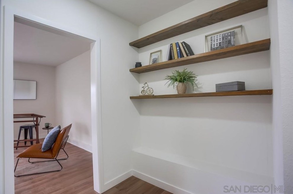 1811 Iris Way, Escondido CA  92027-1549 exterior