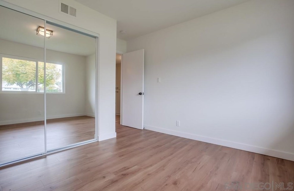 1811 Iris Way, Escondido CA  92027-1549 exterior