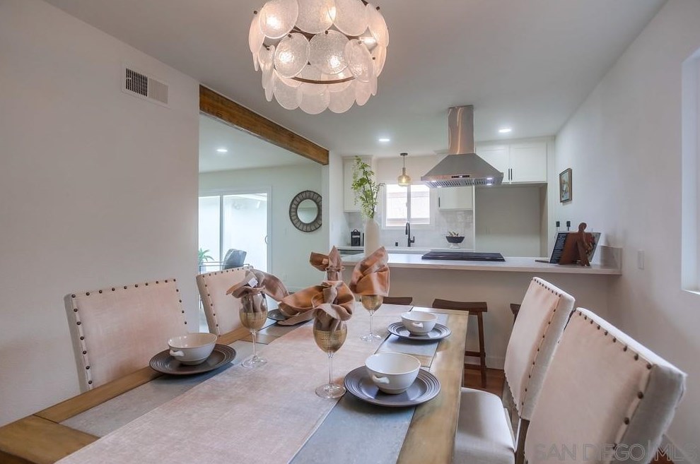 1811 Iris Way, Escondido CA  92027-1549 exterior