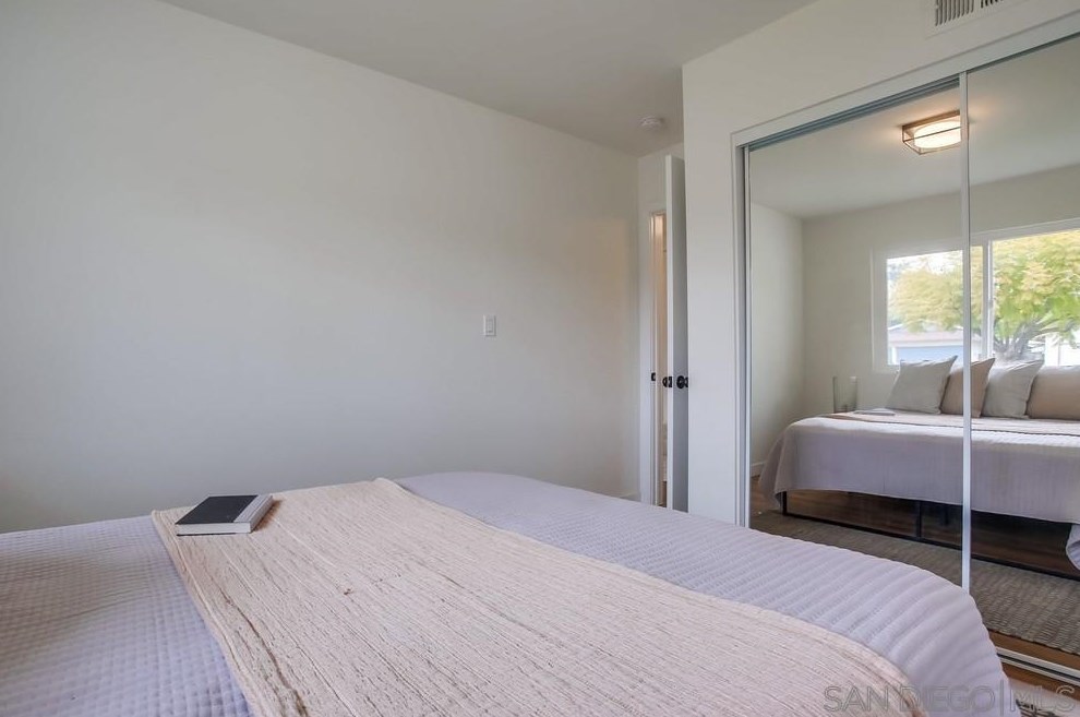 1811 Iris Way, Escondido CA  92027-1549 exterior