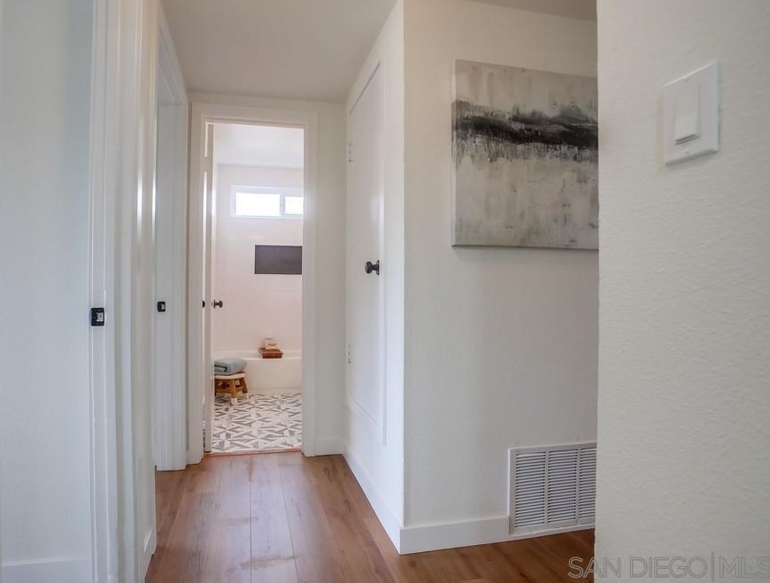 1811 Iris Way, Escondido CA  92027-1549 exterior