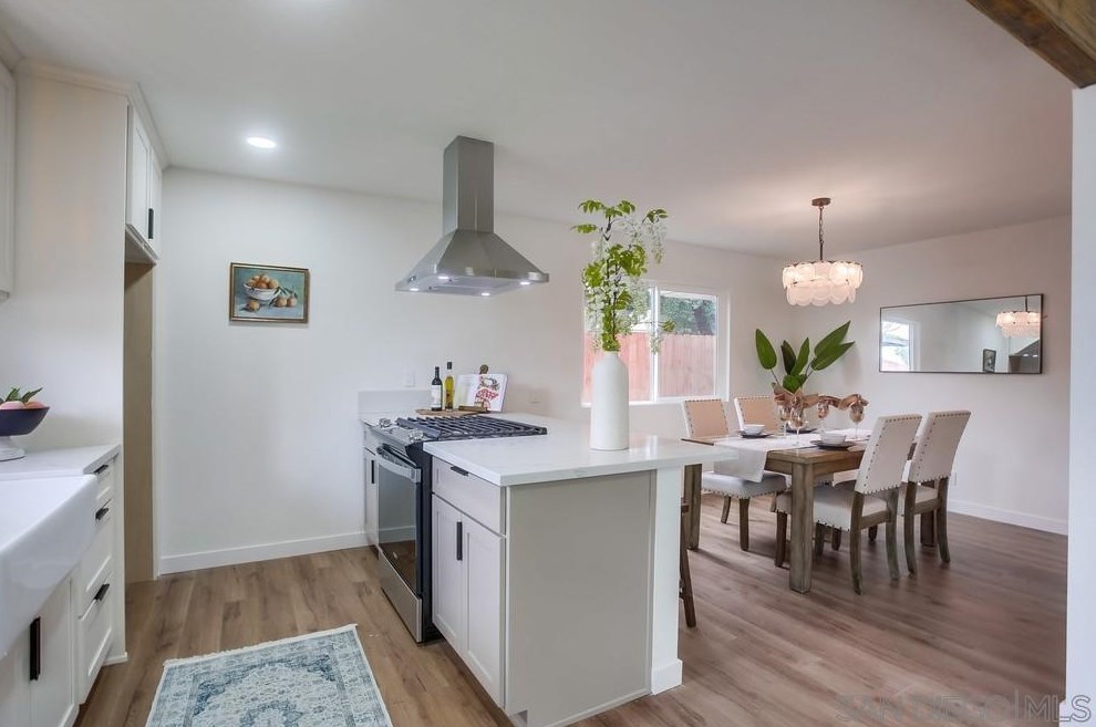 1811 Iris Way, Escondido CA  92027-1549 exterior