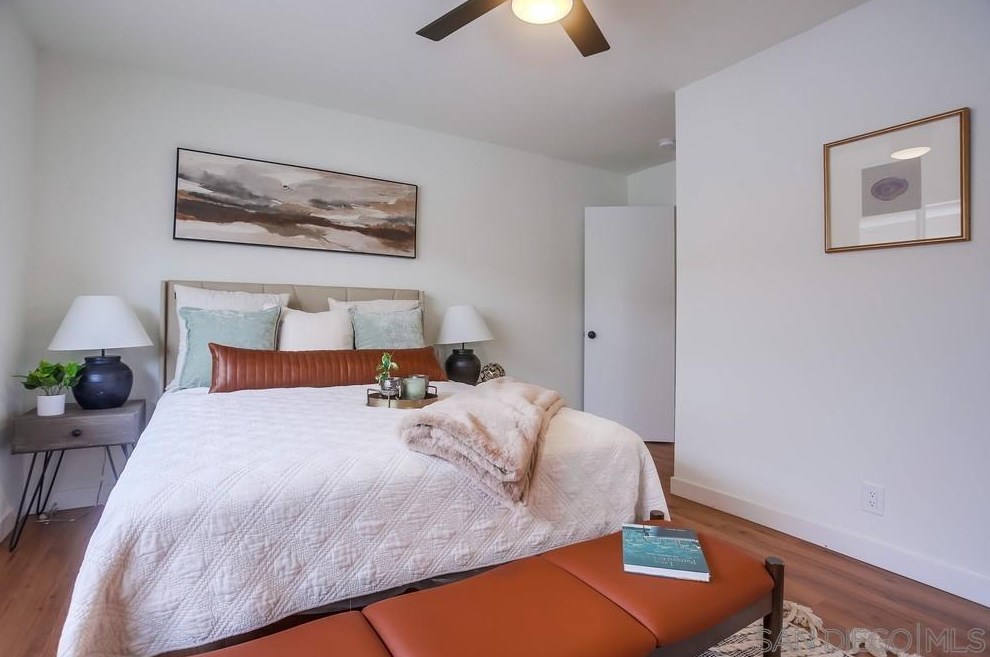 1811 Iris Way, Escondido CA  92027-1549 exterior