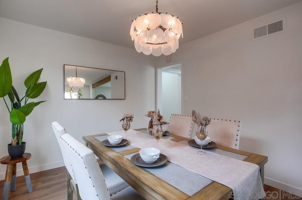 1811 Iris Way, Escondido CA  92027-1549 exterior