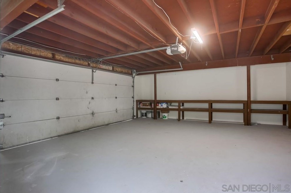 1811 Iris Way, Escondido CA  92027-1549 exterior