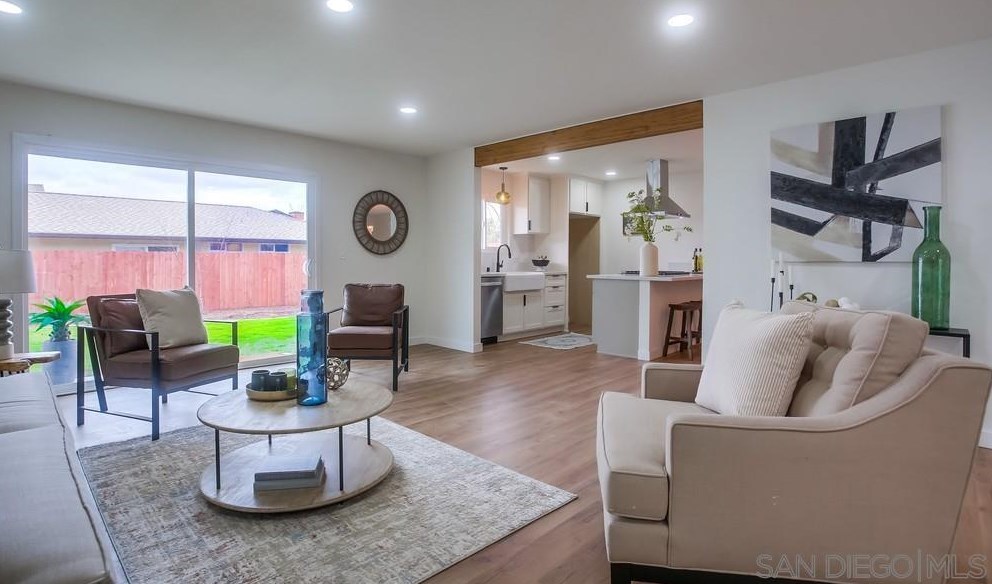 1811 Iris Way, Escondido CA  92027-1549 exterior