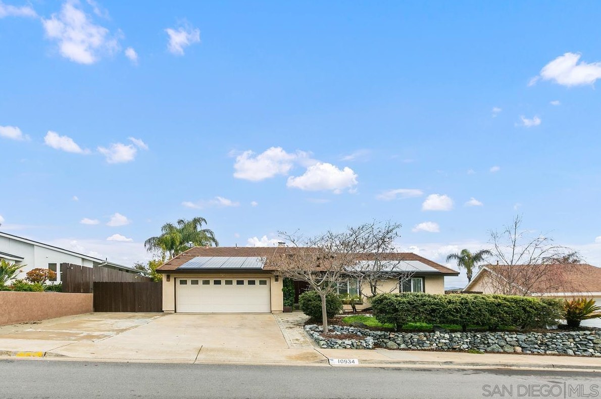 10934 Avenida Roberta, Spring Valley, CA 91978-1245