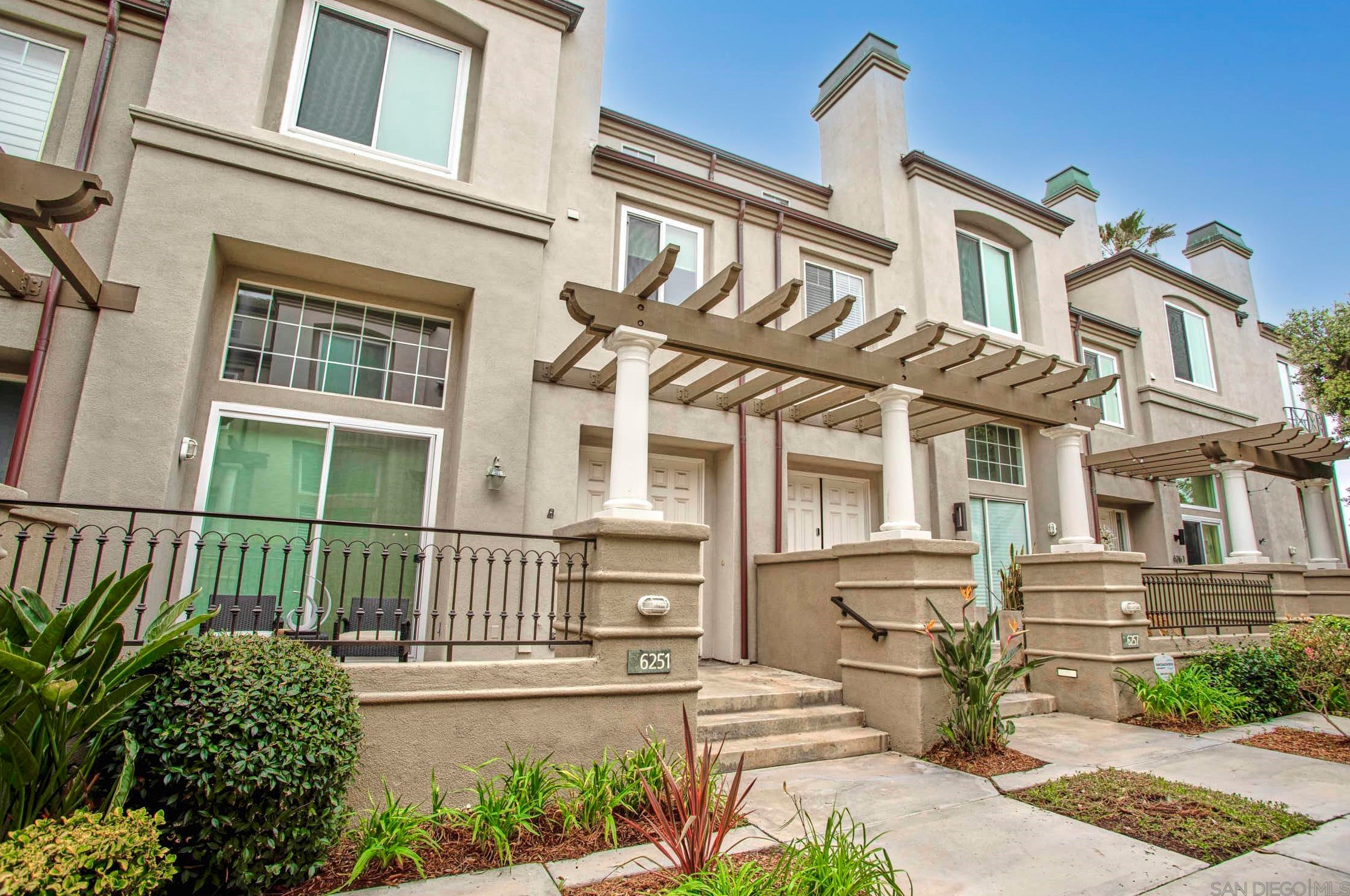6251 Surfboard Cir, Huntington Beach, CA 92648