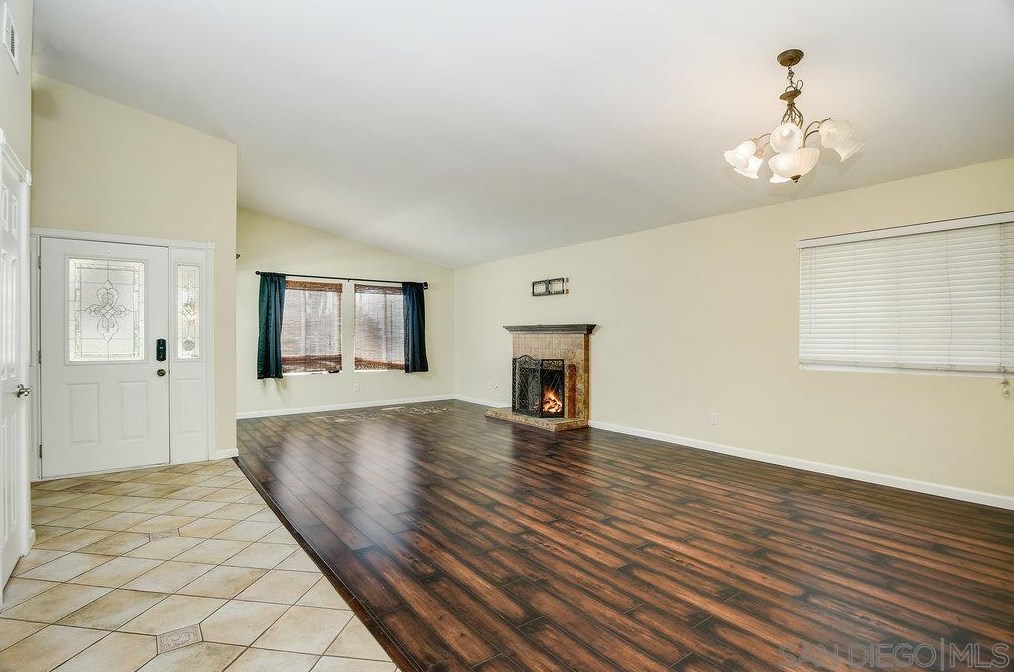 10008 Ledgeside St, Spring Valley CA  91977-7042 exterior