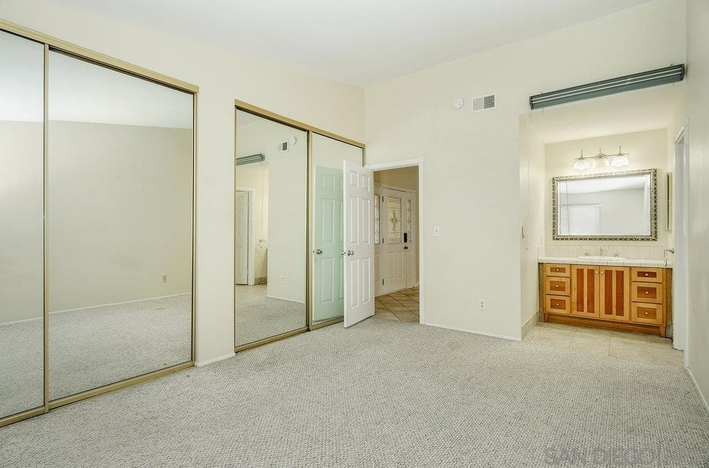 10008 Ledgeside St, Spring Valley CA  91977-7042 exterior