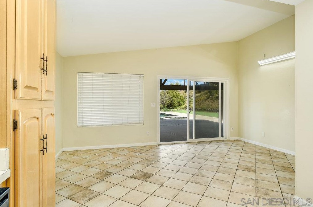 10008 Ledgeside St, Spring Valley CA  91977-7042 exterior