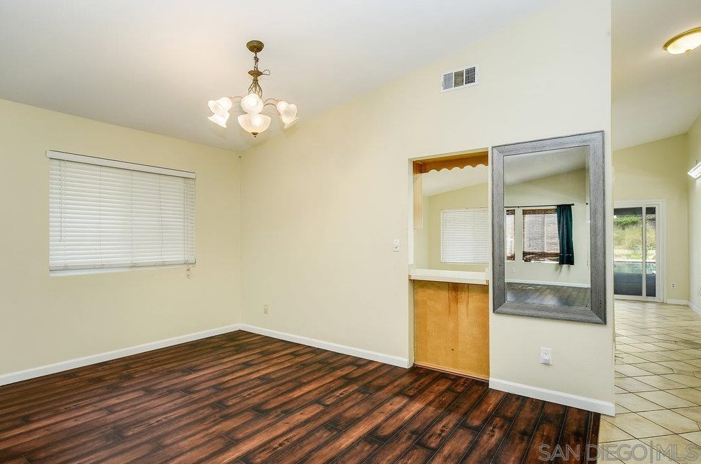 10008 Ledgeside St, Spring Valley CA  91977-7042 exterior
