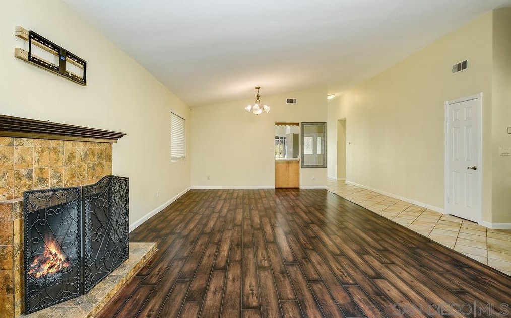 10008 Ledgeside St, Spring Valley CA  91977-7042 exterior