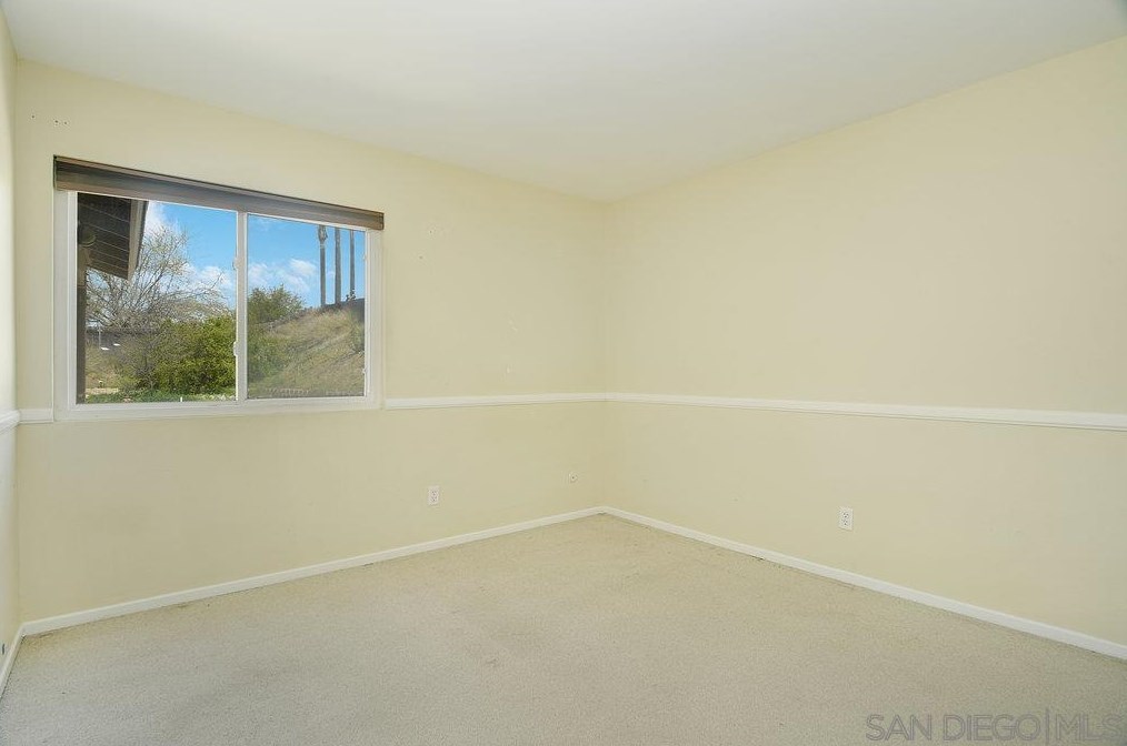 10008 Ledgeside St, Spring Valley CA  91977-7042 exterior
