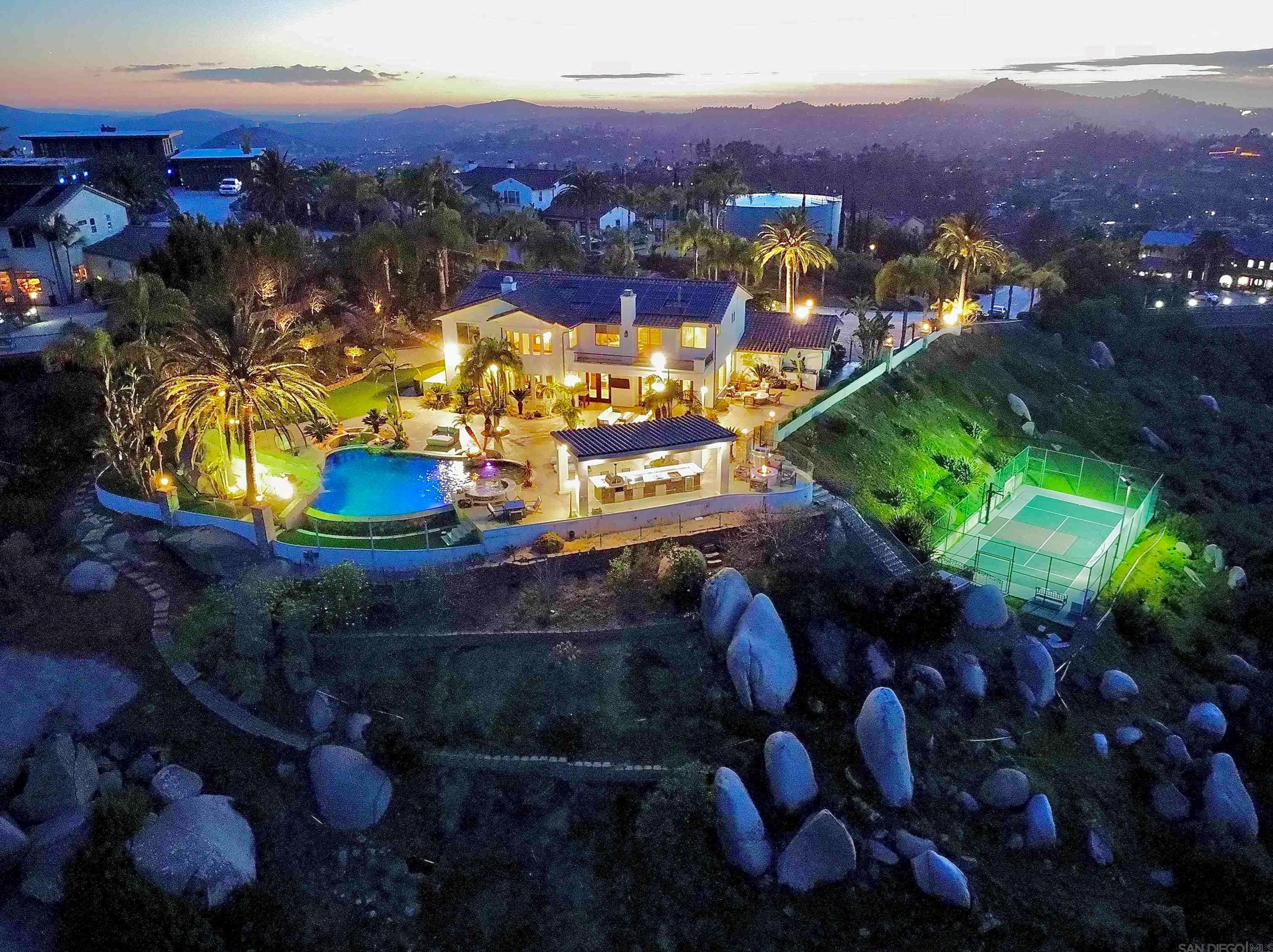 977 Avenida Del Oceano, El Cajon, CA 92019