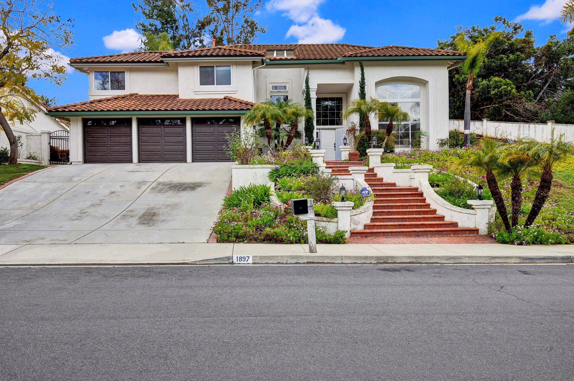 1897 Hamilton Ln, Escondido, CA 92029