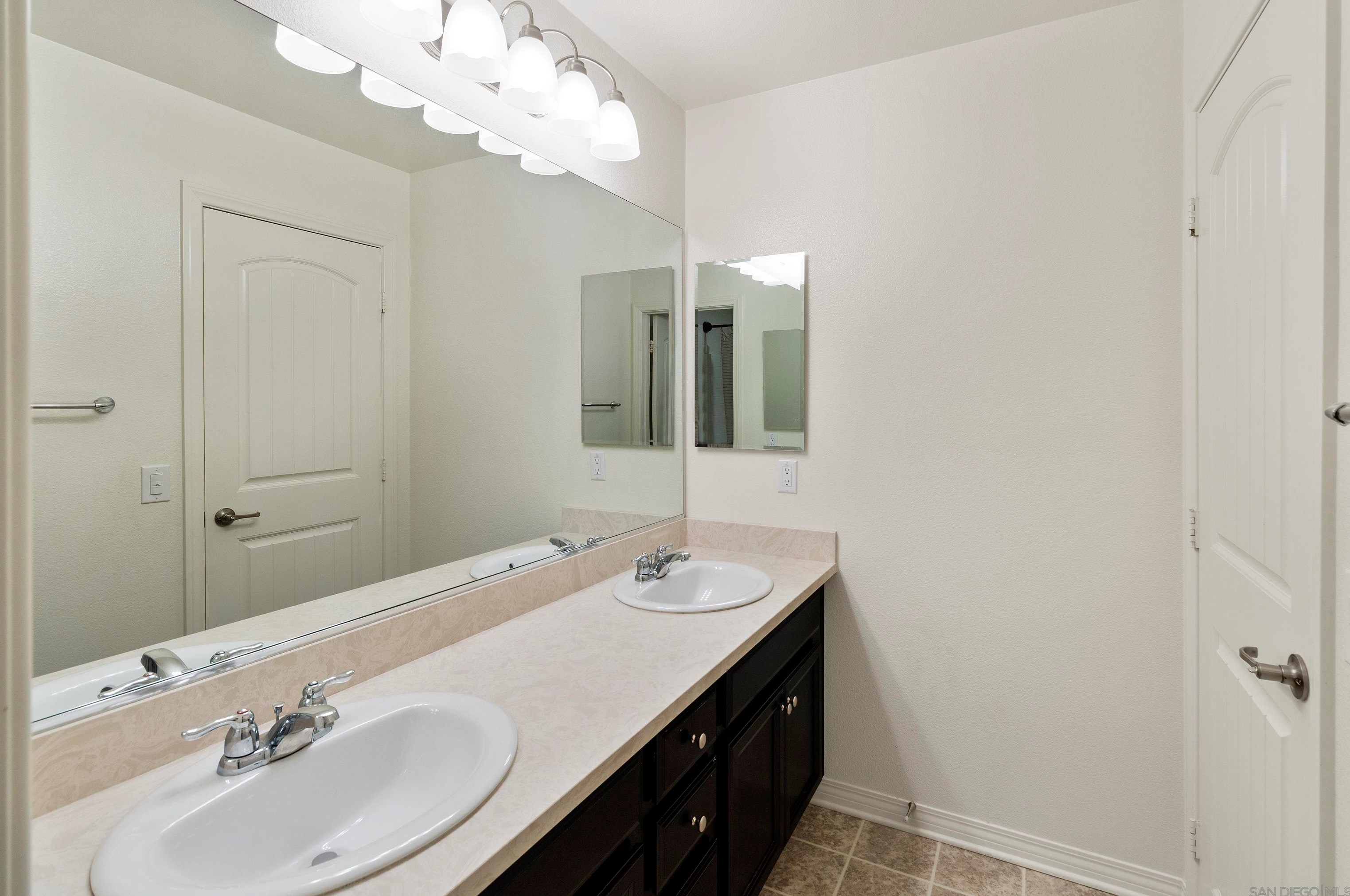 31584 Blossom Hill Ct, Murrieta CA  92563-3327 exterior