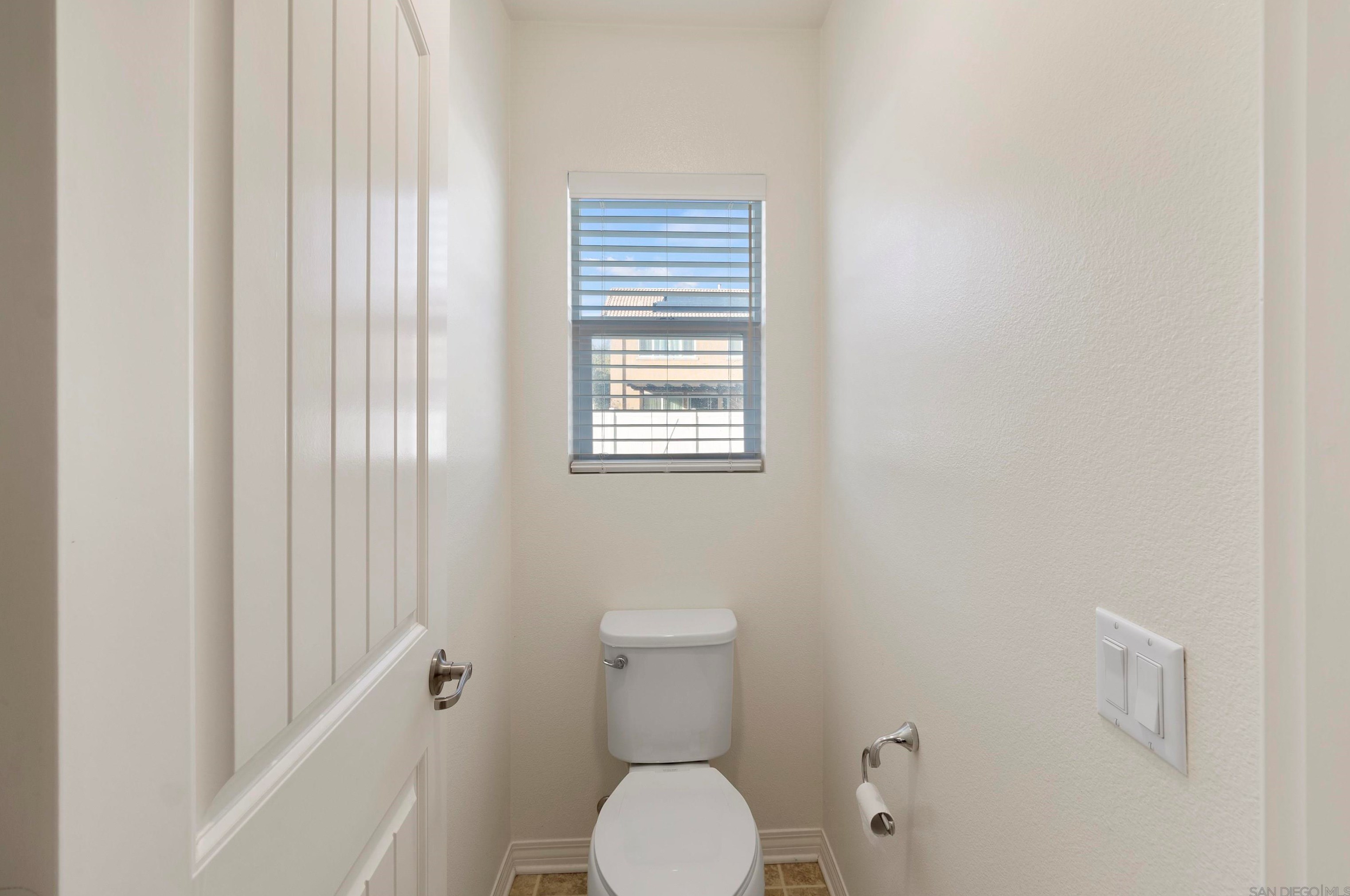 31584 Blossom Hill Ct, Murrieta CA  92563-3327 exterior