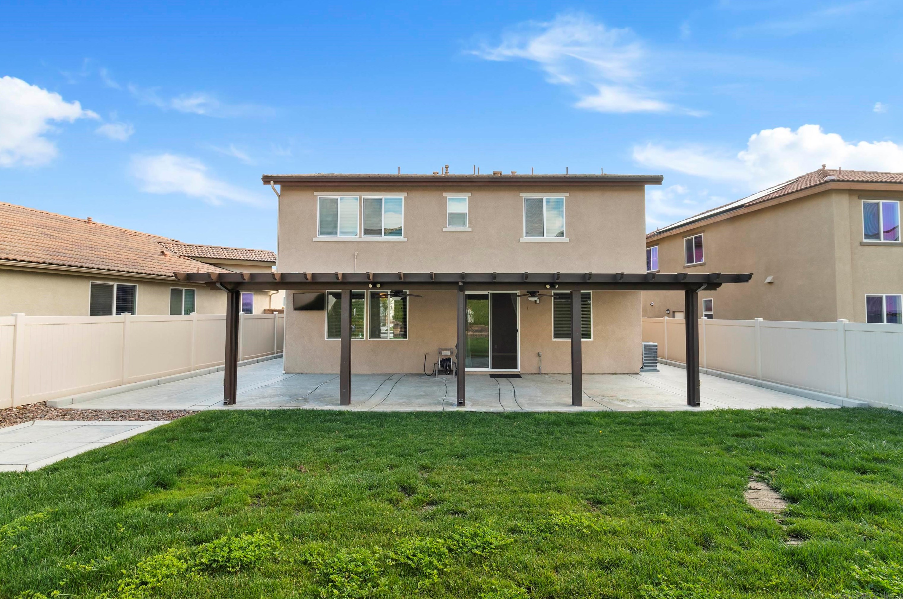 31584 Blossom Hill Ct, Murrieta CA  92563-3327 exterior