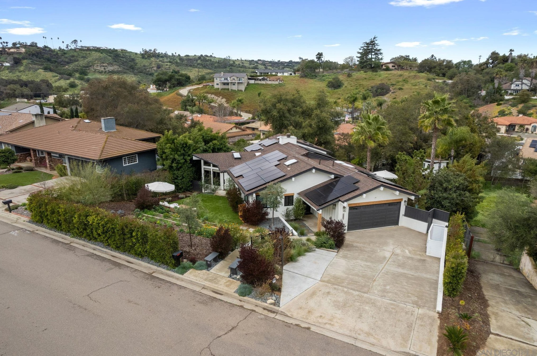 3550 Laketree Dr, Fallbrook CA  92028-8881 exterior