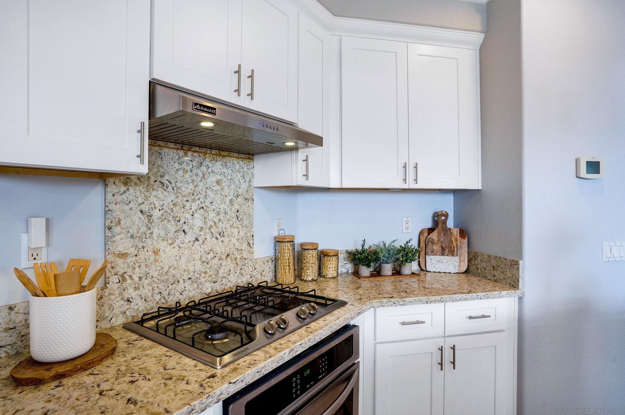 1080 Camino Del Sol, Chula Vista CA  91910-7063 exterior