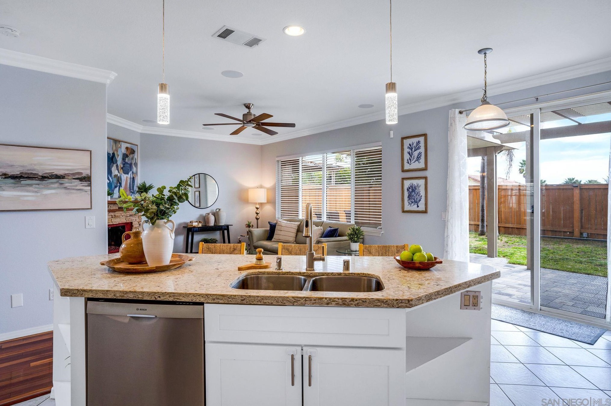 1080 Camino Del Sol, Chula Vista CA  91910-7063 exterior