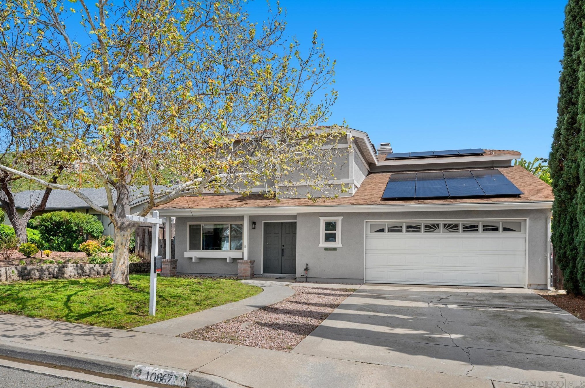 10867 Prince Valiant Dr, Santee, CA 92071-1167