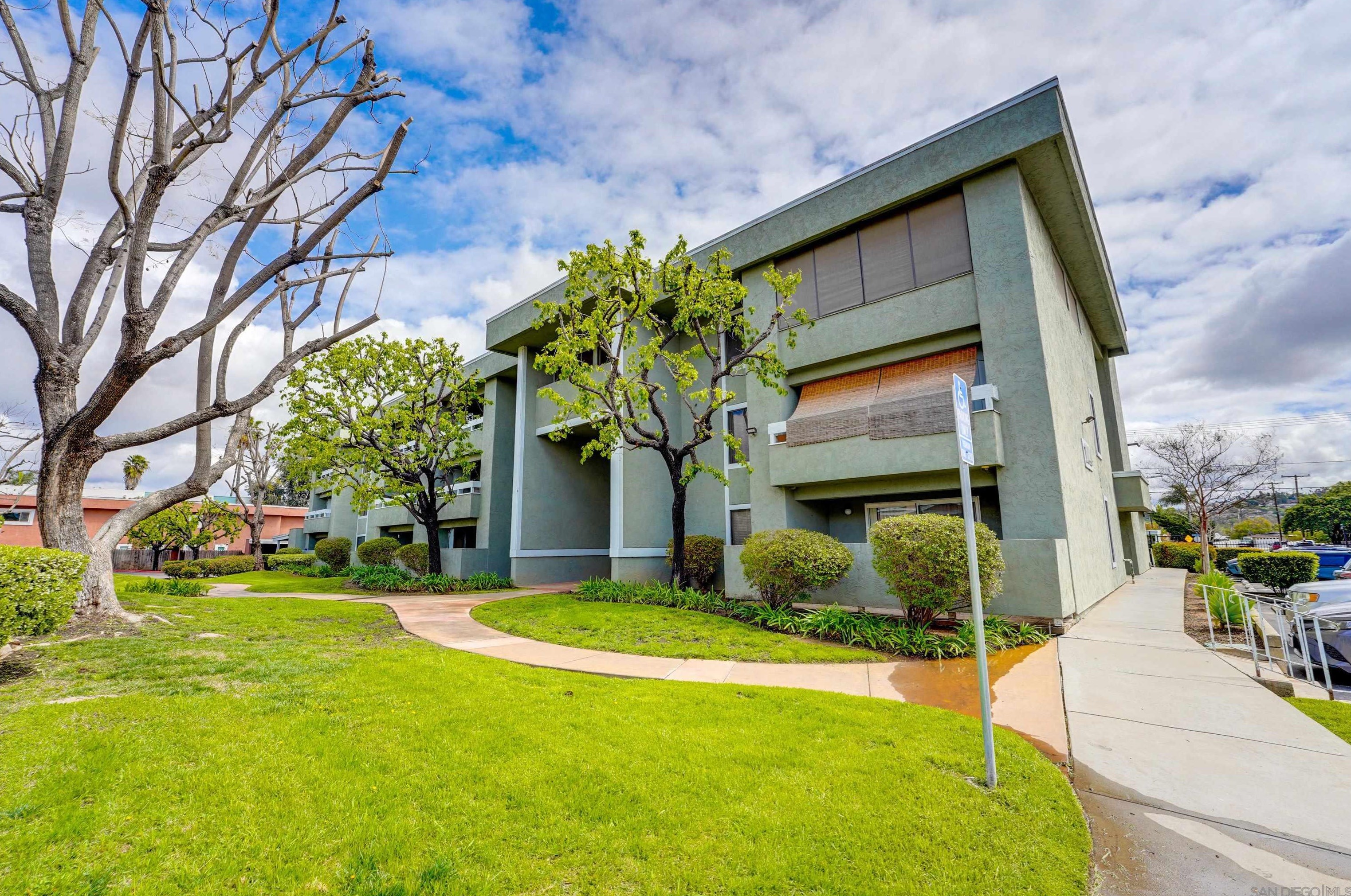 1040 E Washington Ave 26, Escondido, CA 92025