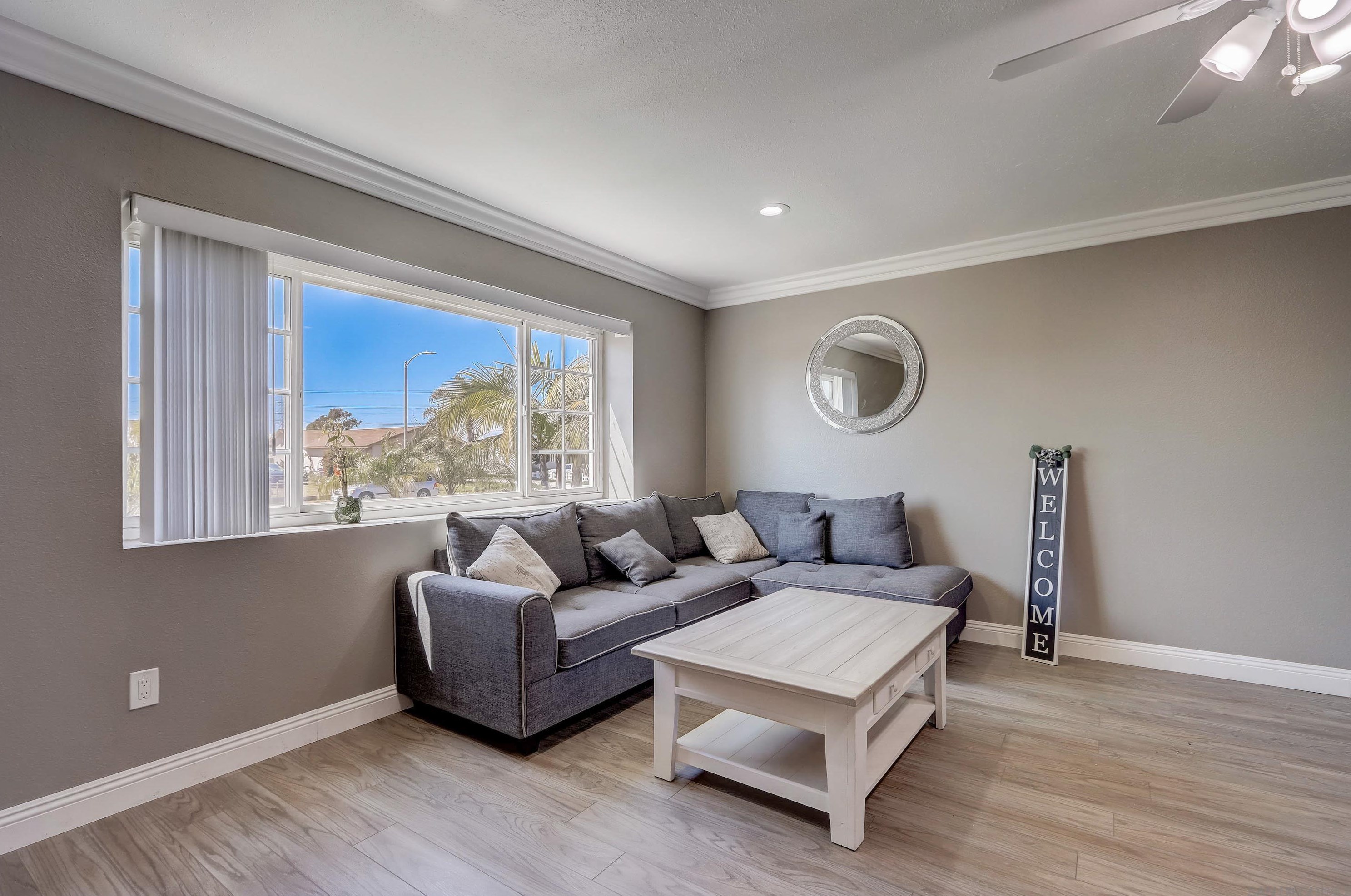 1459 Hilltop Dr, Chula Vista CA  91911-5214 exterior